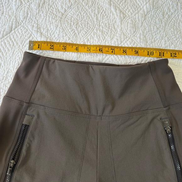 Athleta Headlands Hybrid Tight Pant in Shale (grey) size 4. Nice shape - Picture 10 of 16